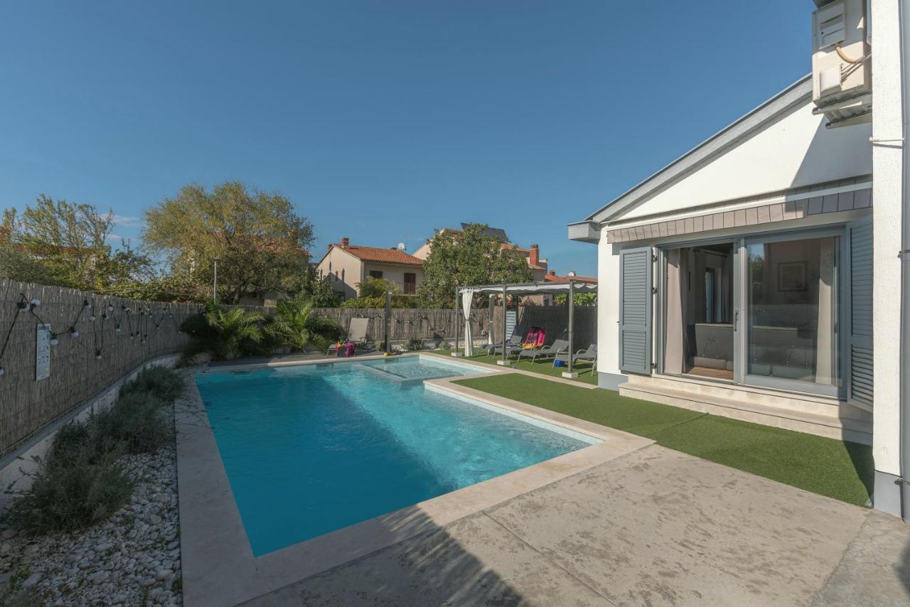 Kuntrada 45 Holiday Home - Heated & Kids Pool Фажана Экстерьер фото