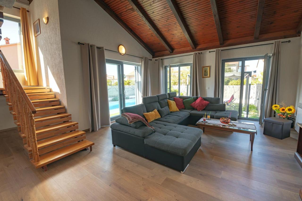 Kuntrada 45 Holiday Home - Heated & Kids Pool Фажана Экстерьер фото